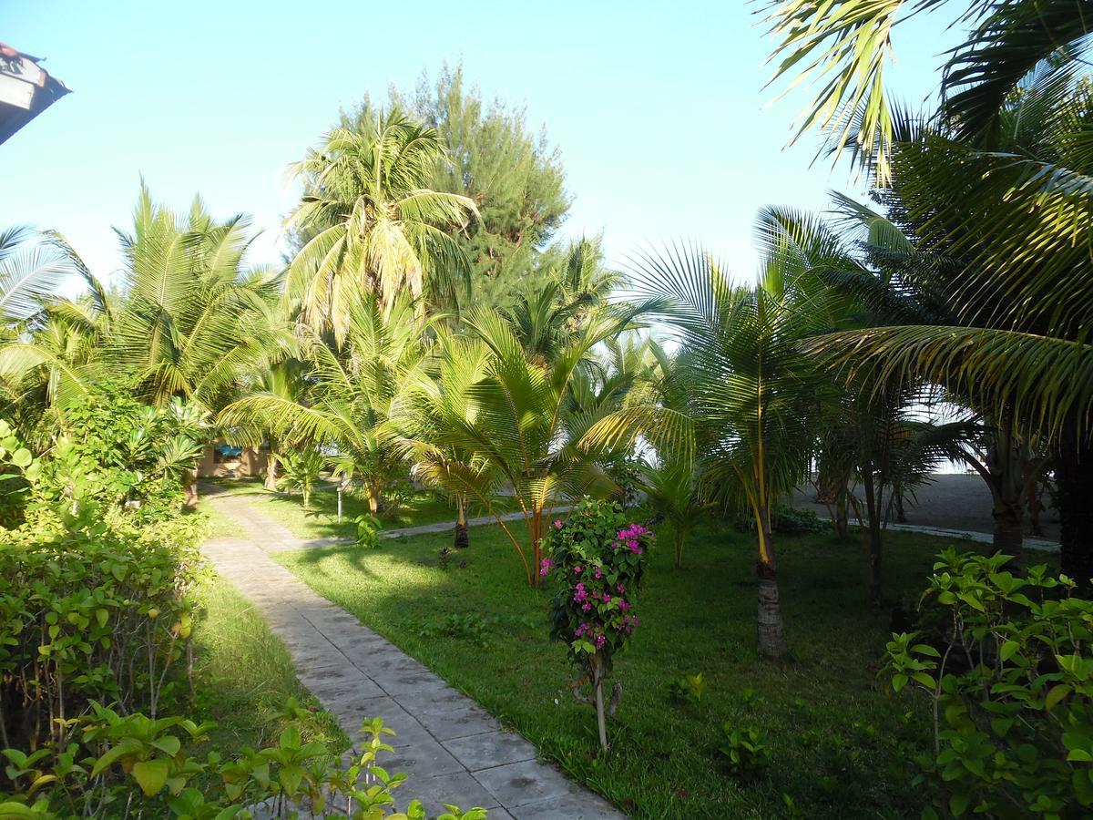 Sea World Club Beach Resort & Dive Center Maumere Exterior foto